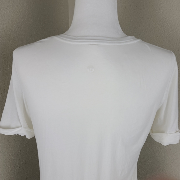 Lululemon high low t-shirt Size 4 white and green cactus short sleeve v-neckline - Picture 5 of 12